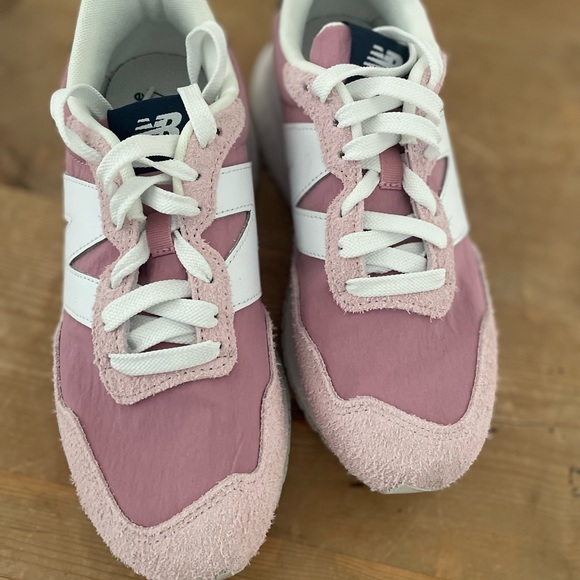 New Balance Women's 237 Pink and White Sneakers 7 - Picture 5 of 9